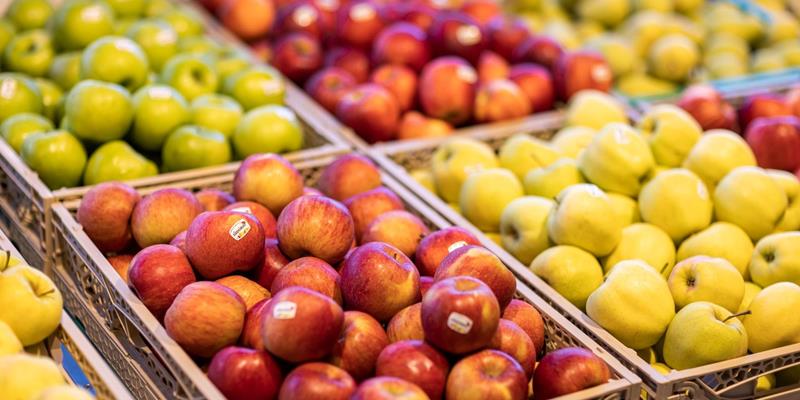 Mele fresche dell'Alto Adige presso la cooperativa agricola Laurin a Bolzano