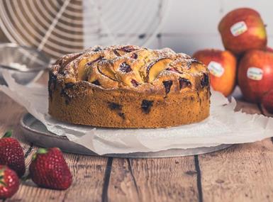 Torta di mele con fragole